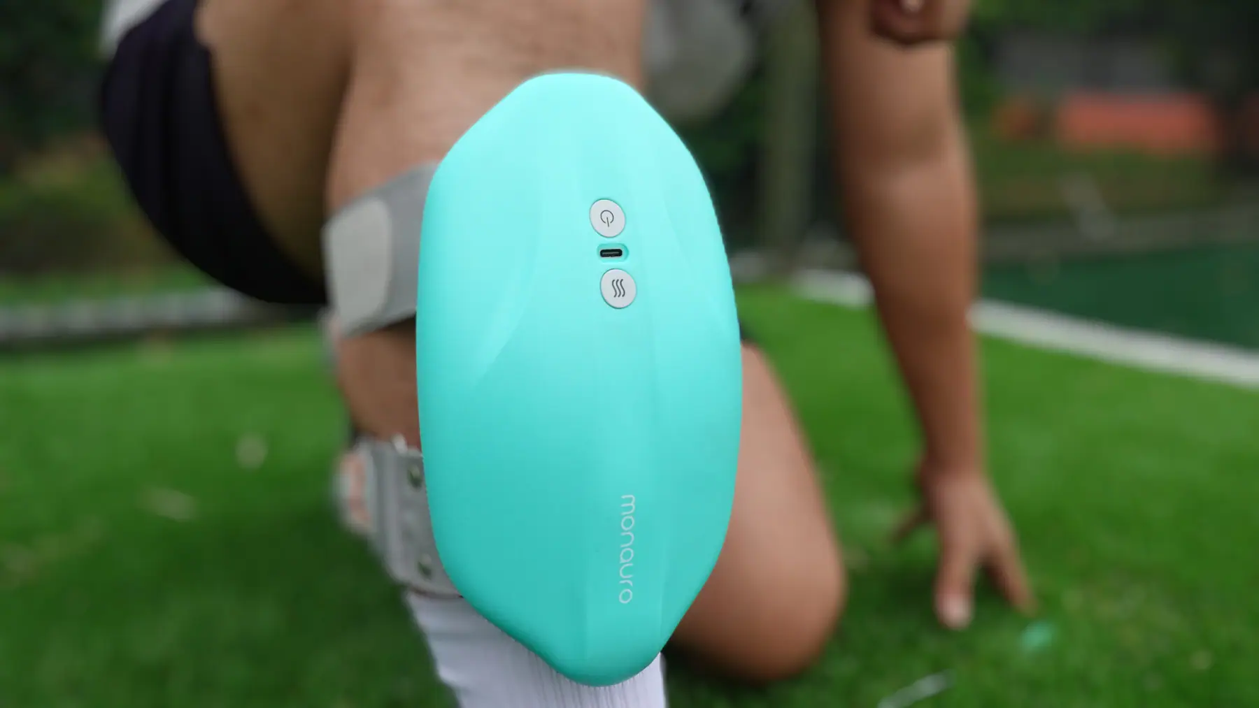 Aqua MONAURO RecoveryAir Calf Pro wrapped around a lower leg